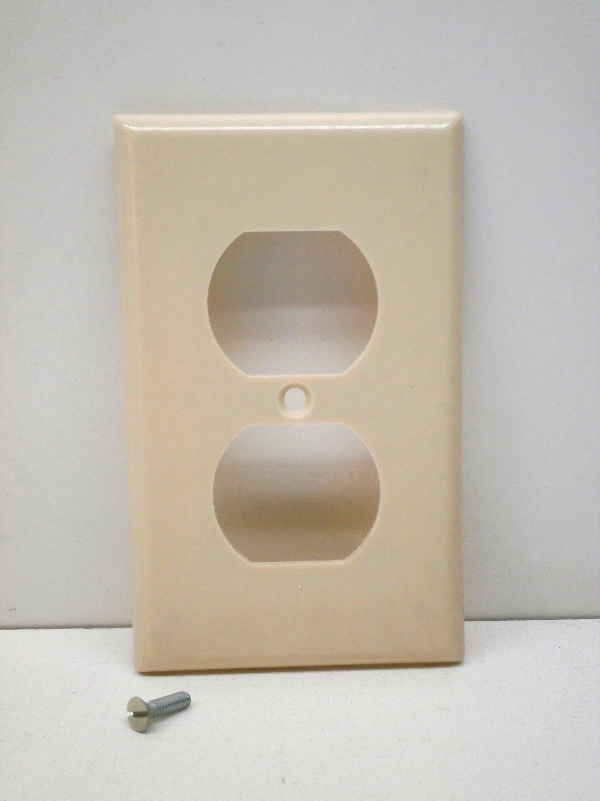 (25) Leviton 86003 Duplex Outlet Receptacle Plastic Standard Wallplate  - Ivory