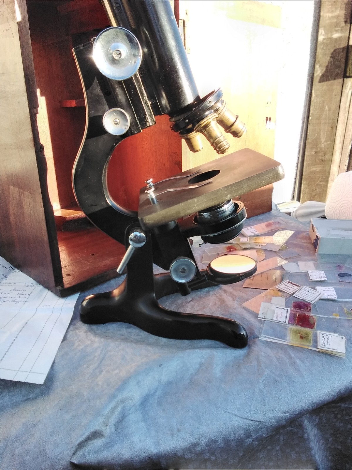 MICROSCOPE WATSON & SONS SERVICE MICROSCOPE AND CASE AND GLASS SLIDES