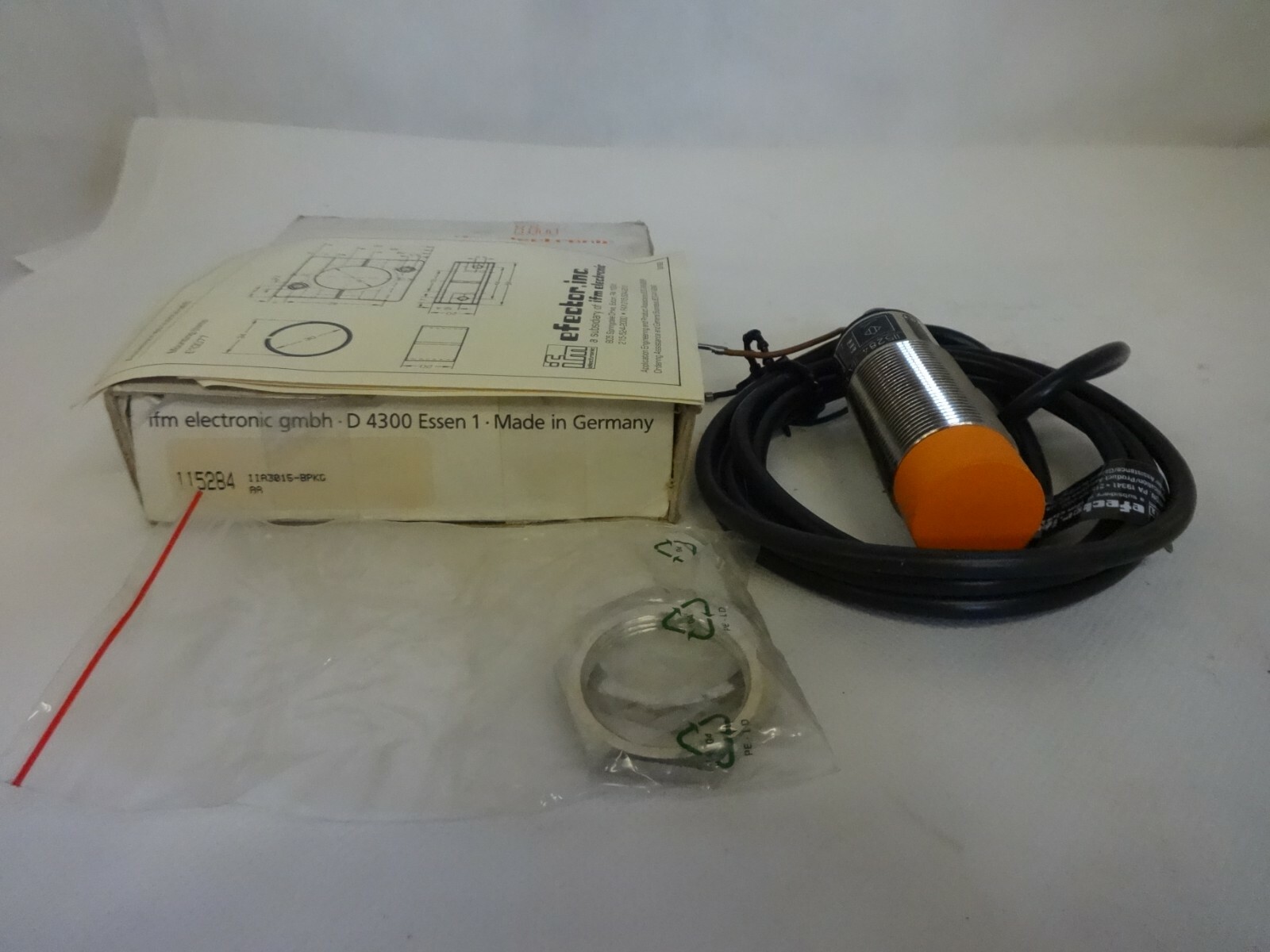 NEW IFM II5284 PROXIMITY SWITCH II3015-BPKG