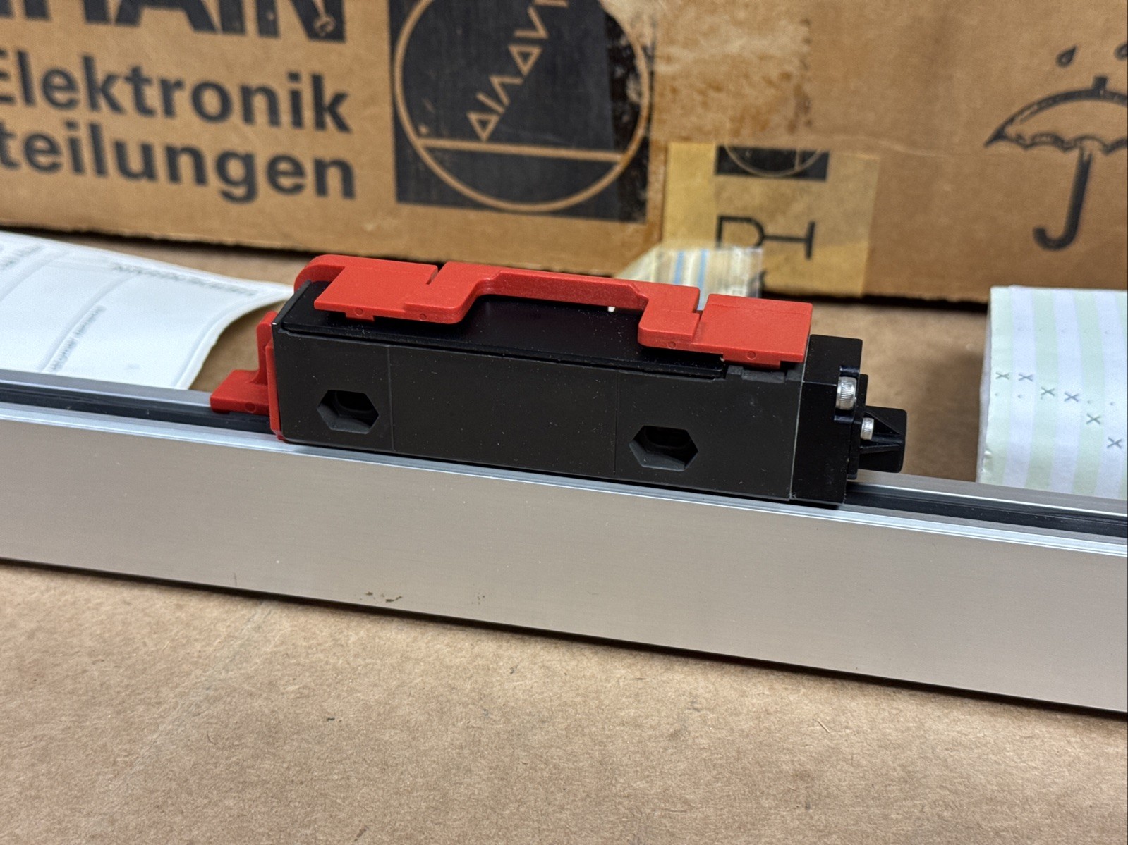 Heidenhain 295789-43 AE LF 401 250mm Linear Scale Encoder 296 585-01 FAST SHIP