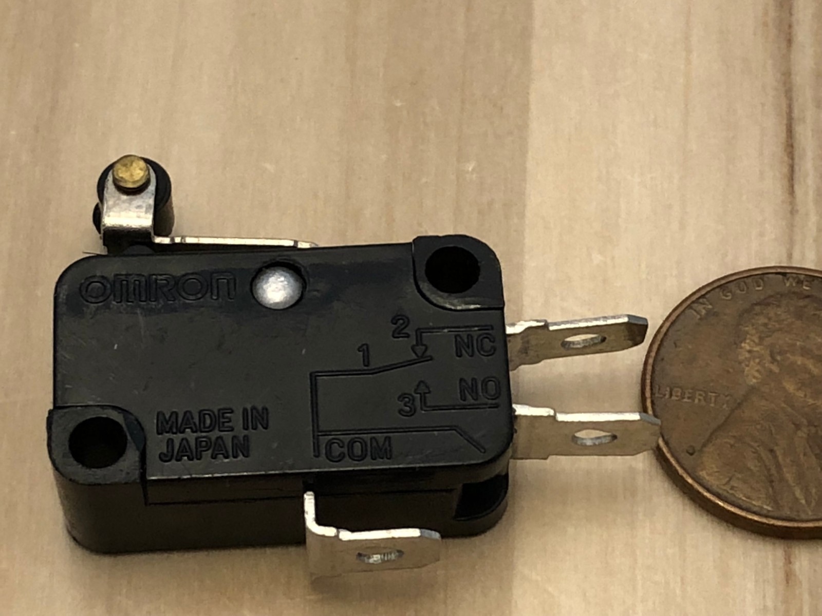 10 Pieces Black V-155-1C25 MICRO SWITCH SPDT HINGE ROLLER LEVER 15A B21 C19