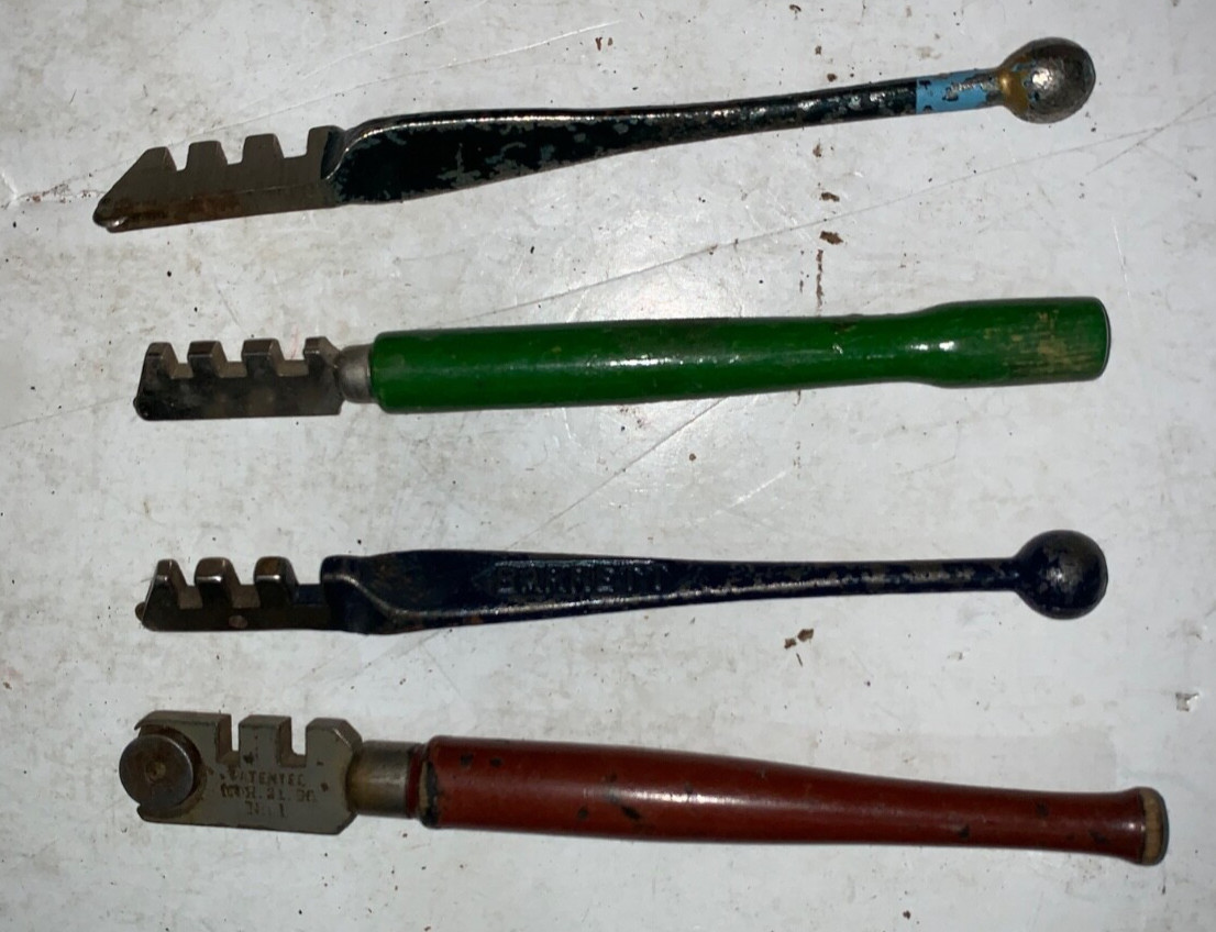 Four Vintage  GLASS CUTTERS Glazier's Cutting Tools, Goodell Pratt, Diamantor