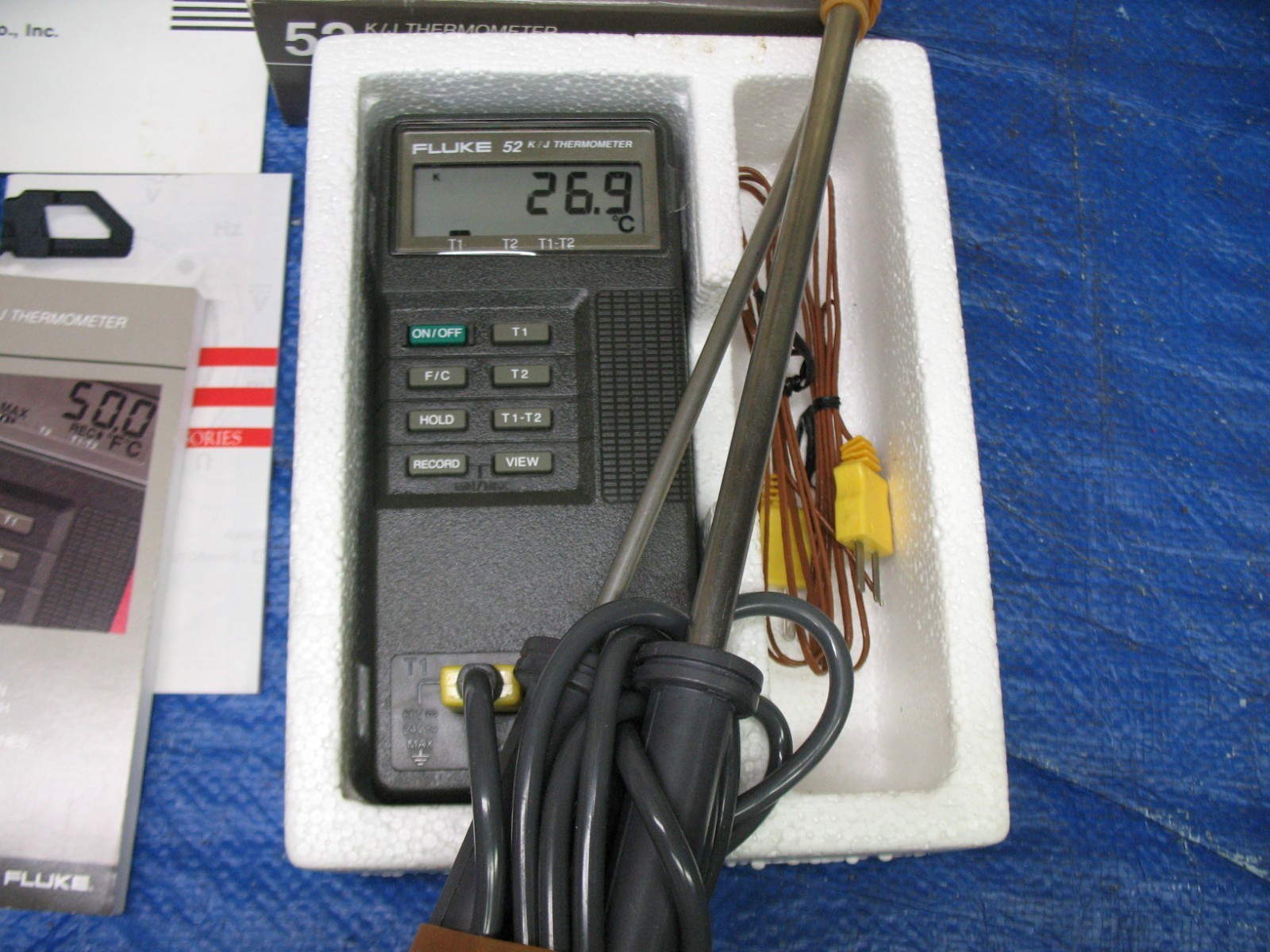 FLUKE THERMOMETER MODEL# 52 K/J DUAL-INPUT DIGITAL THERMOMETER w/probes