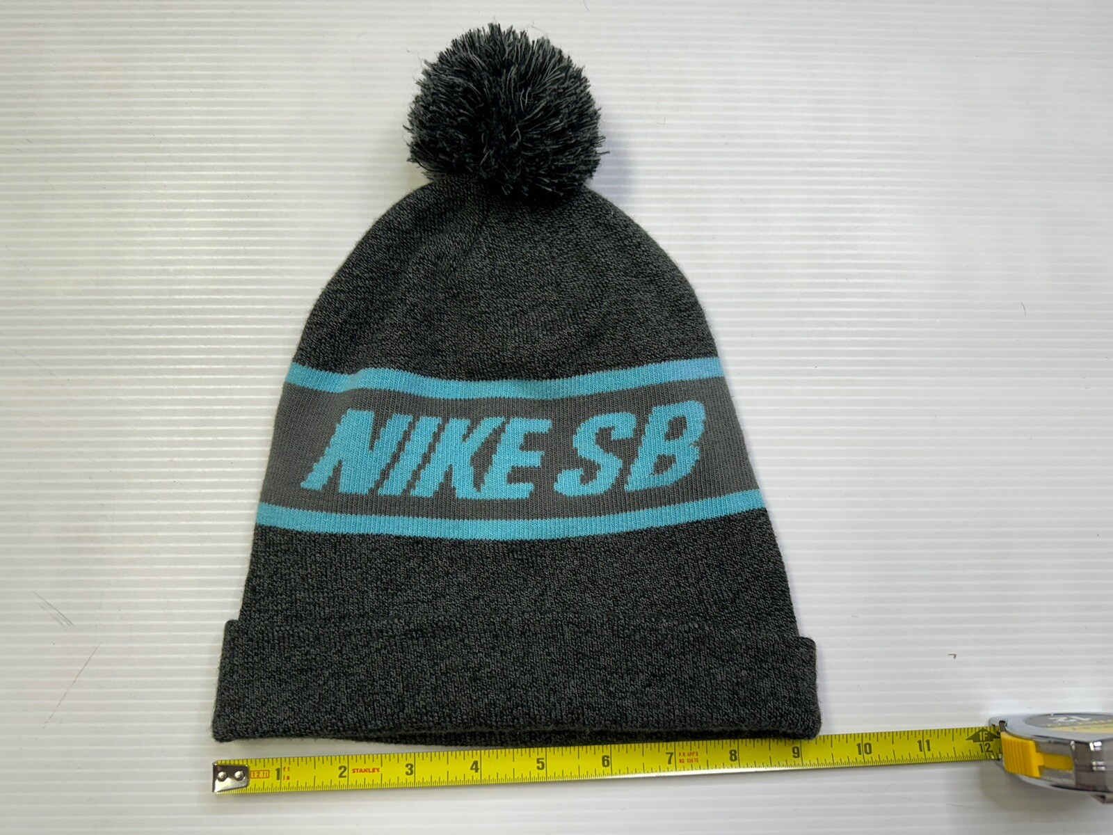 Nike Gray Snow Board Gray Winter Beanie EUC