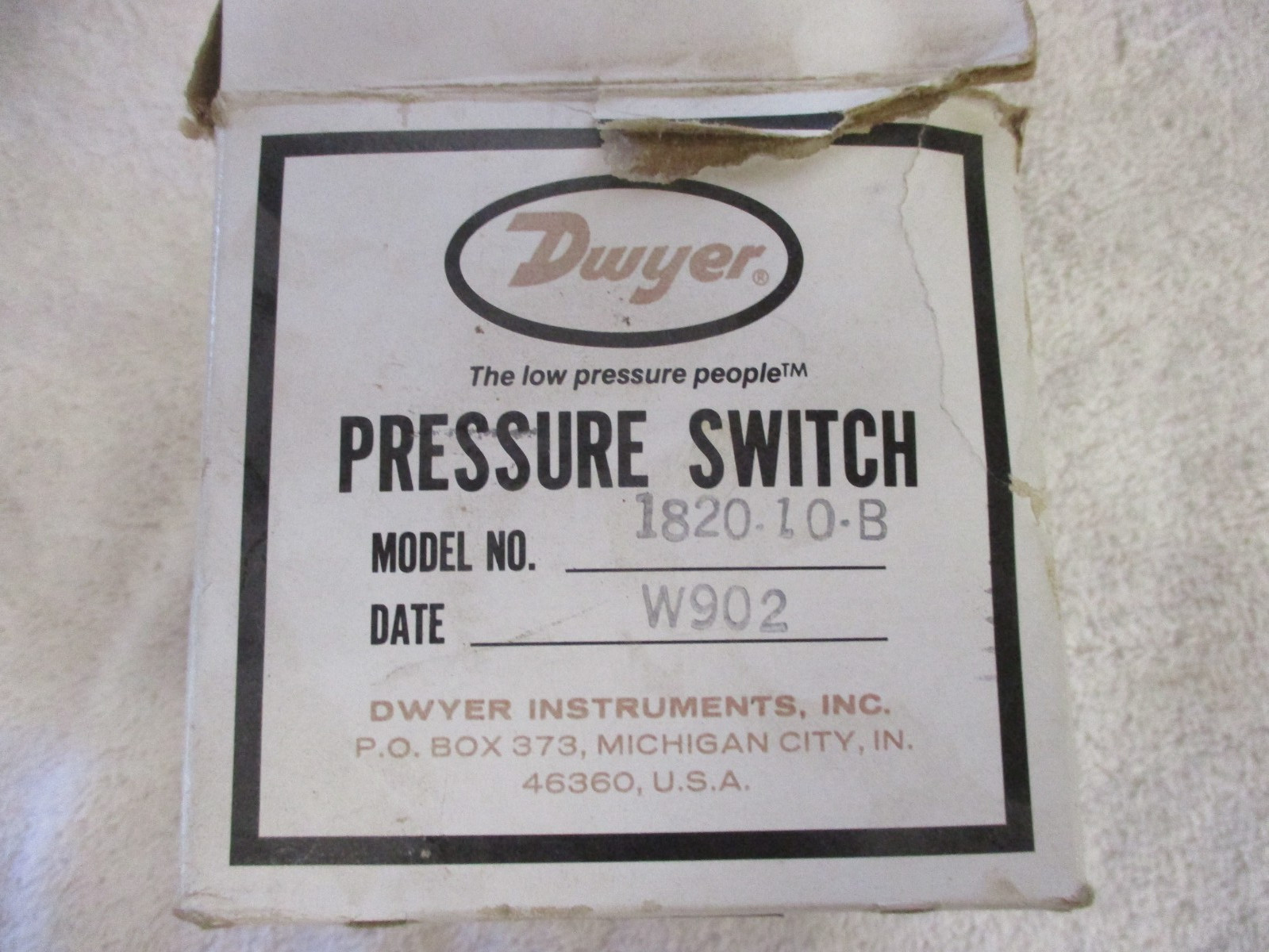 NIB Dwyer Instruments Series 1800 Pressure Switch       1820-10-B