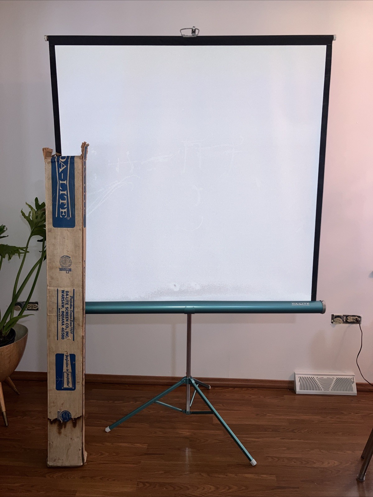 Vintage DA-LITE MOVIE SLIDE Projection Portable SCREEN 50"x 50" Silver screen
