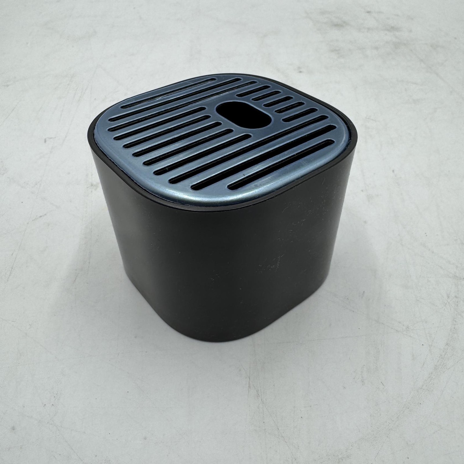 DeLonghi Nespresso Support Rests Cups Coffee Machine Lattissima One EN500, Black