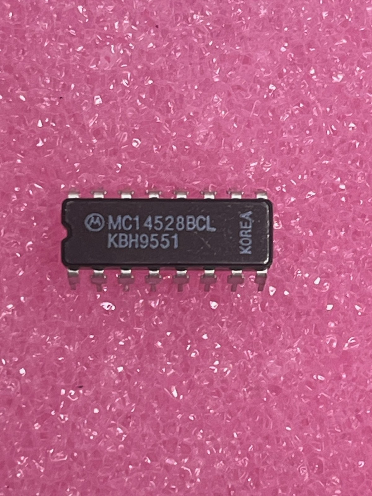 Motorola MC14528BCL MONOSTABLE MULTIVIBRATOR Ceramic Dip-16, NEW!