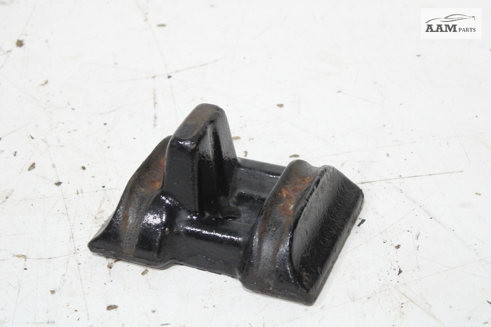 18-23 FREIGHTLINER CASCADIA REAR LEFT LEAF SPRING U-BOLT PAD 16-14786-000 OEM