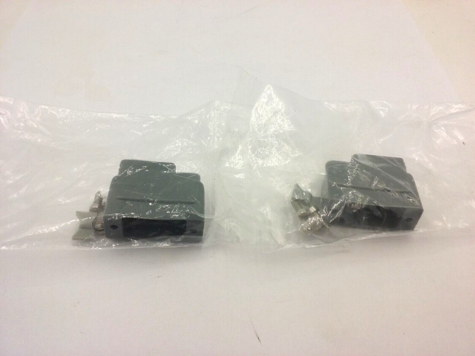 CINCH DE-51218-1 CONNECTOR STRAIGHT HOOD 9 POSITION (LOT OF 2) NIB