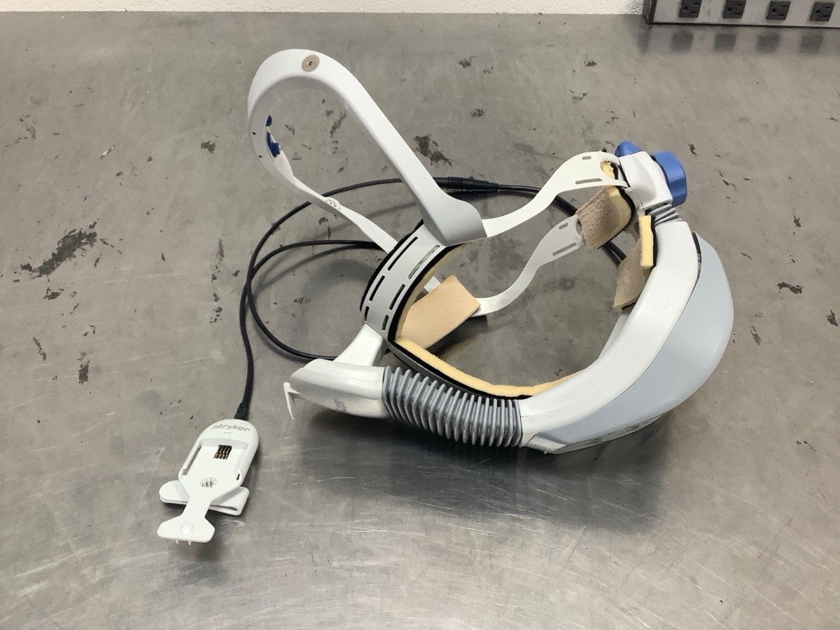 LOT OF 2 - Stryker 0408-600-000 Flyte Helmet w/ 408-600-300 Flyte Power Cord