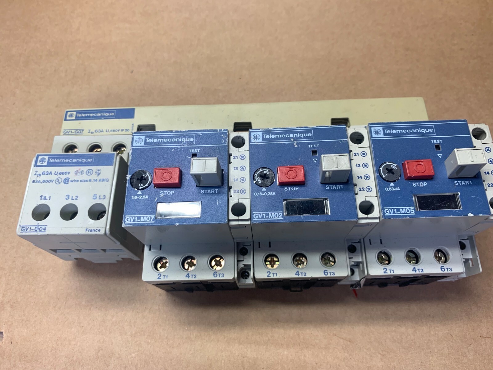 Lot of 3 pc x TELEMECANIQUE Motor Circuit Breaker GV1-M07 + G07 + 004 + A01