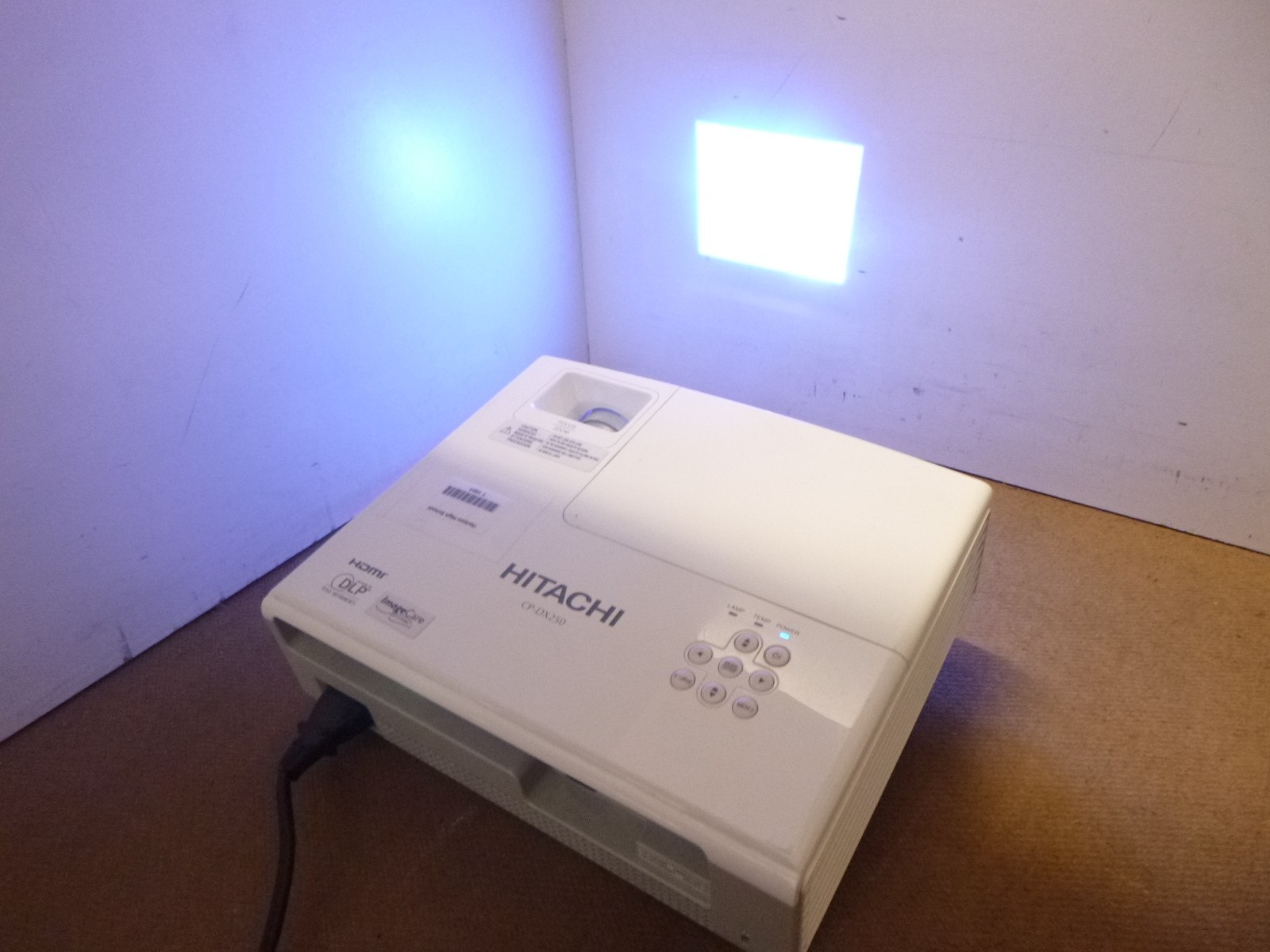 Hitachi CP-DX250 DLP 1080 HD 4:3 XGA HDMI Projector