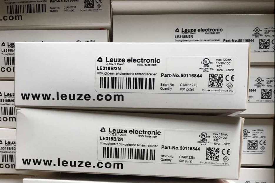 1 PC NEW LEUZE LE318B/2N  PHOTOELECTRIC SENSOR