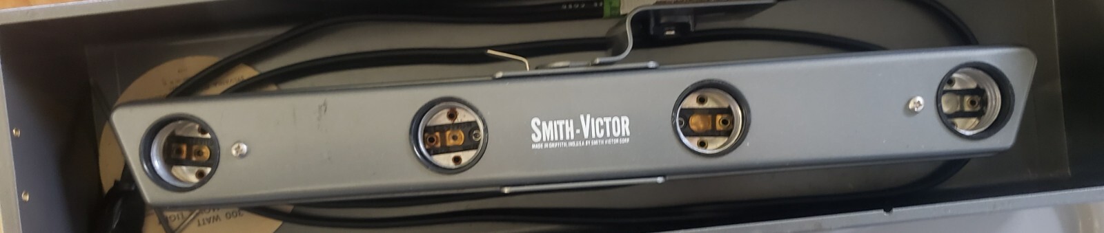 Vintage Smith-Victor L43 Indoor Outdoor Movie Light Bar w/ Original Box