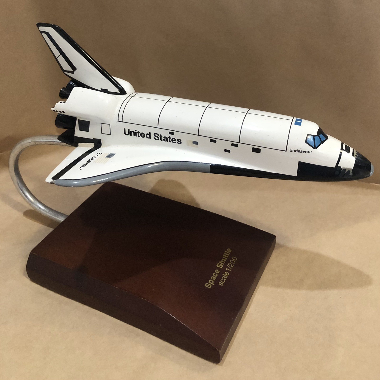 NASA Endeavor Space Shuttle 1/200 Scale Desk Model-Executive Series DARON 90s