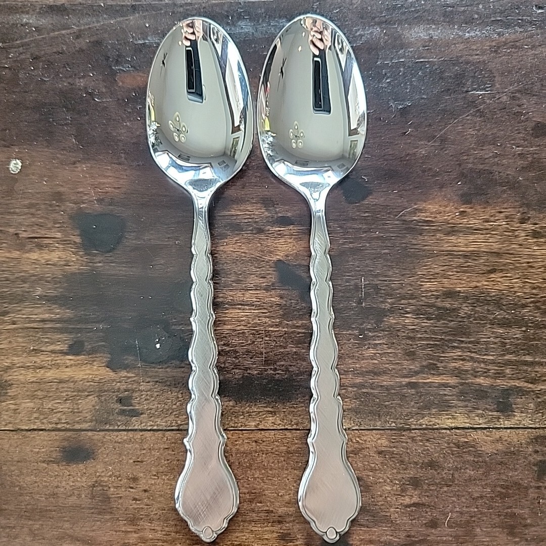 Cello Oneida Betty Crocker Lot O 2 Oval soup spoons Stainless Pre-owned Flatware