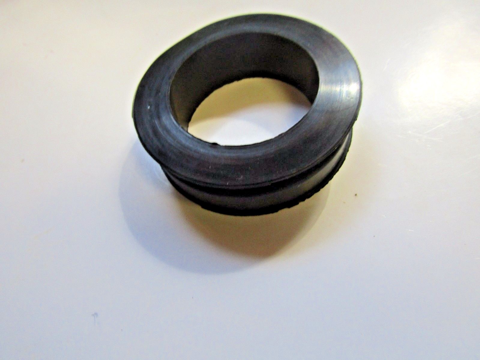 fits 57 58 59 Dodge Chrysler Fuel Tank Filler Neck Quarter Panel Seal Grommet