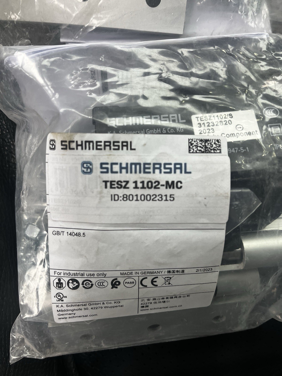New SCHMERSAL TESZ 1102-MC Hinge Safety Switch TESZ1102/S New Free Shipping  New