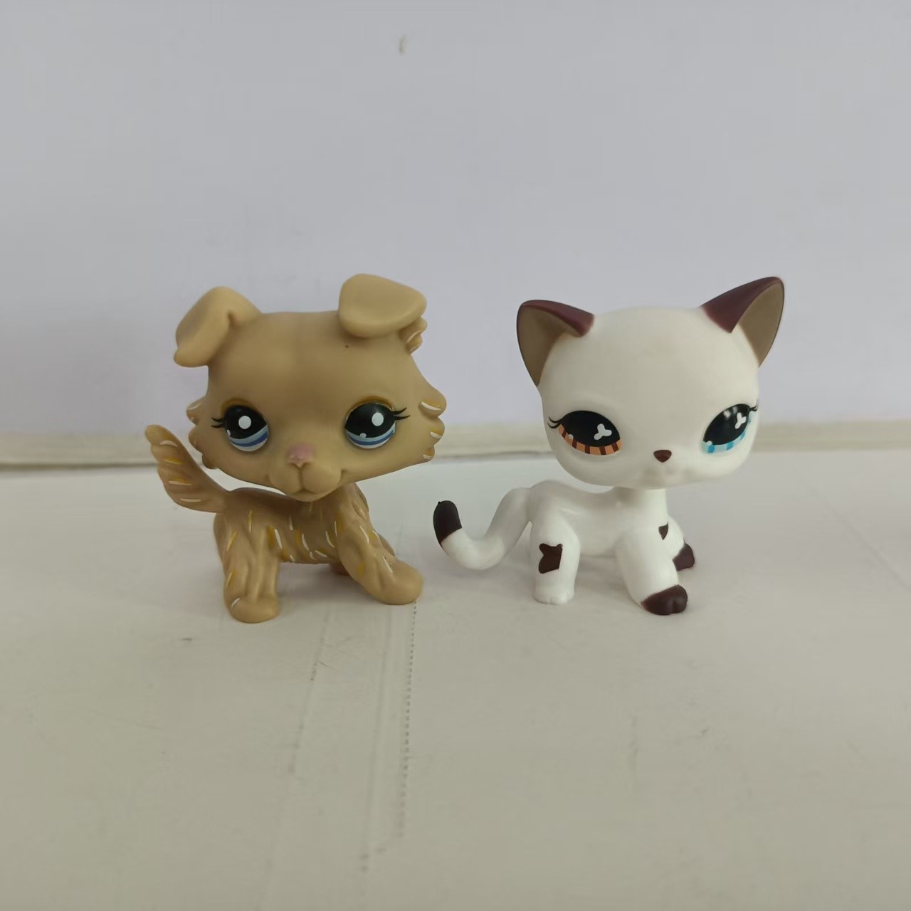 2pcs/lot Littlest Pet Shop Figure LPS Yellow  Dog WHITE CAT#1194 KID TOY