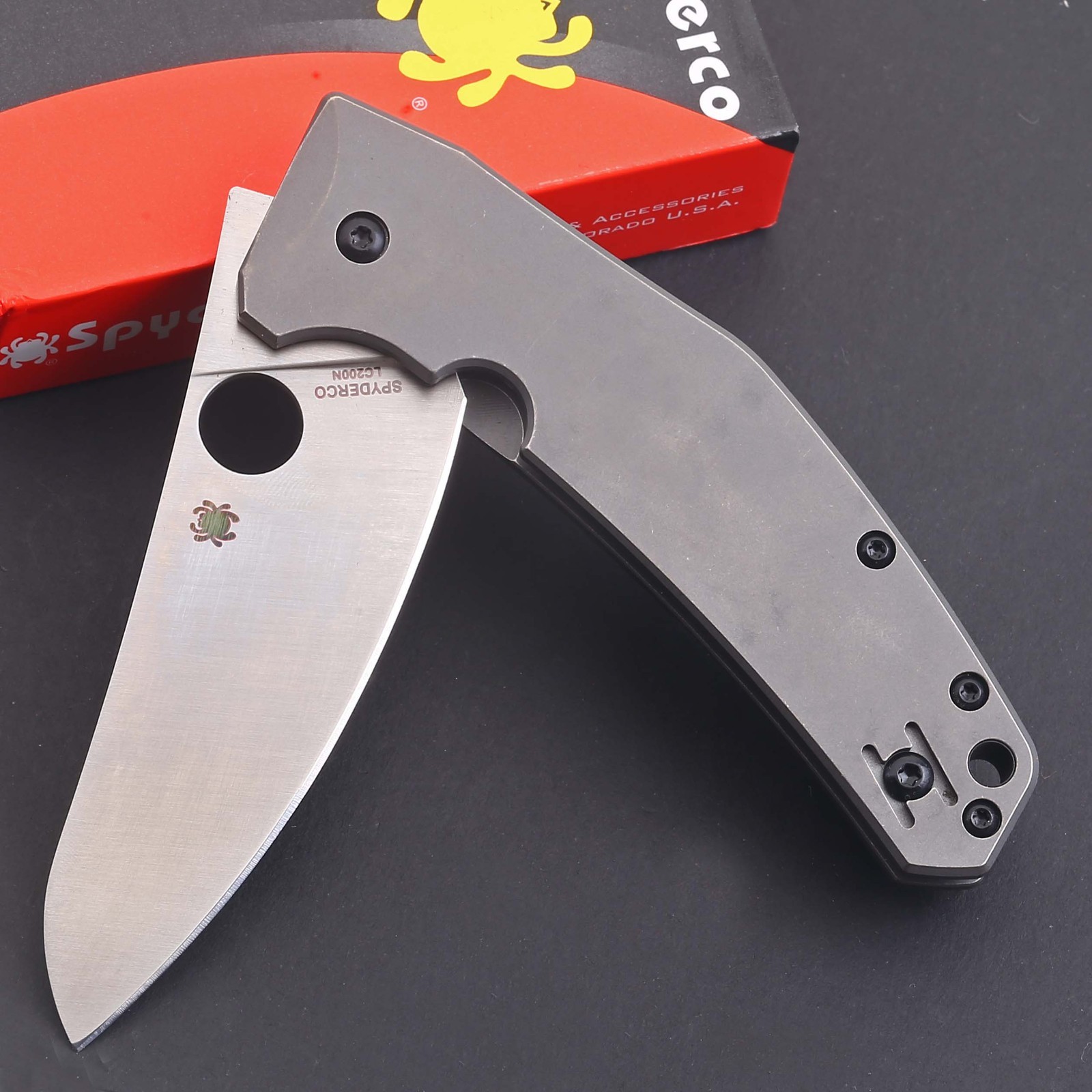 Stone Washing Quality Titanium Handle Pocket Fold Knife D2 Steel Blade Flipper
