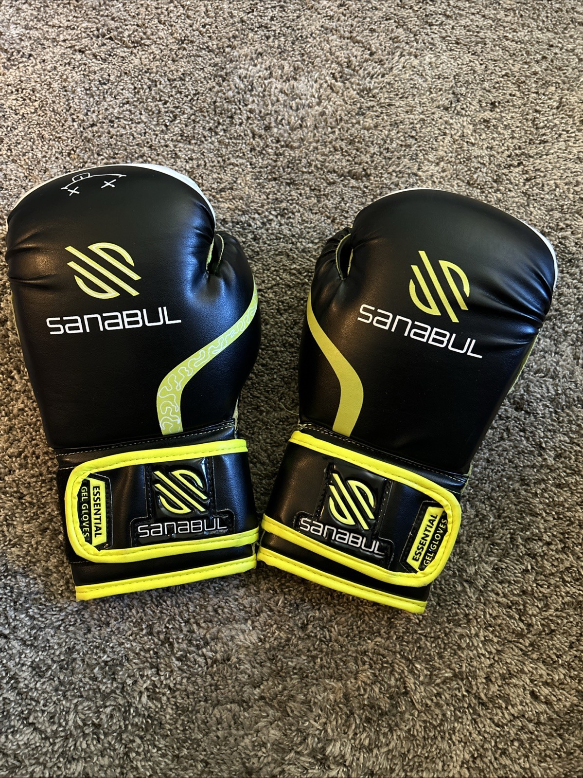 Sanabul Essential Gel Training/Sparring Boxing Gloves - 8 oz. - Yellow/Black EUC