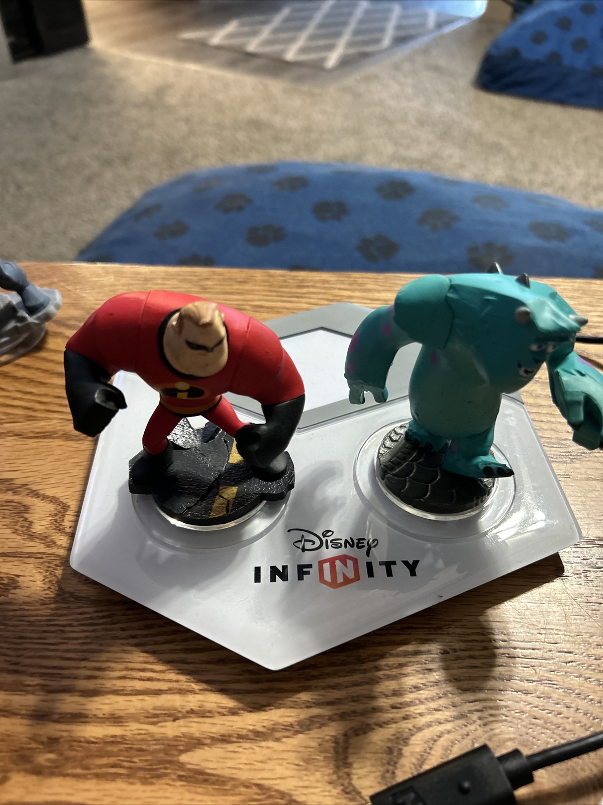 Disney infinity lot bundle - 25 Characters, 3 Crystals And 3 Portal bases