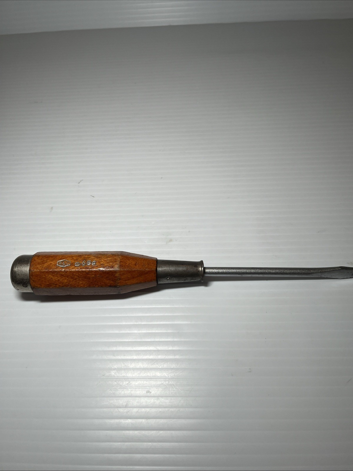 VTG P&C #654 Wooden Handle Flathead Screw Driver In Excellent Condition 9”