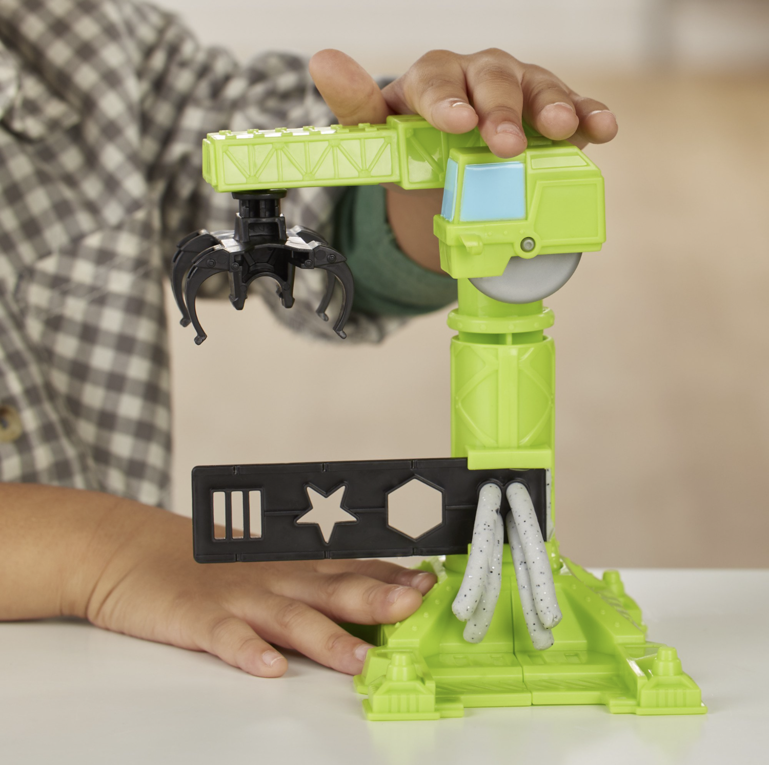 Play-Doh Wheels Crane and Forklift, Cement Buildin' Compound + 2 Colors (6 oz)
