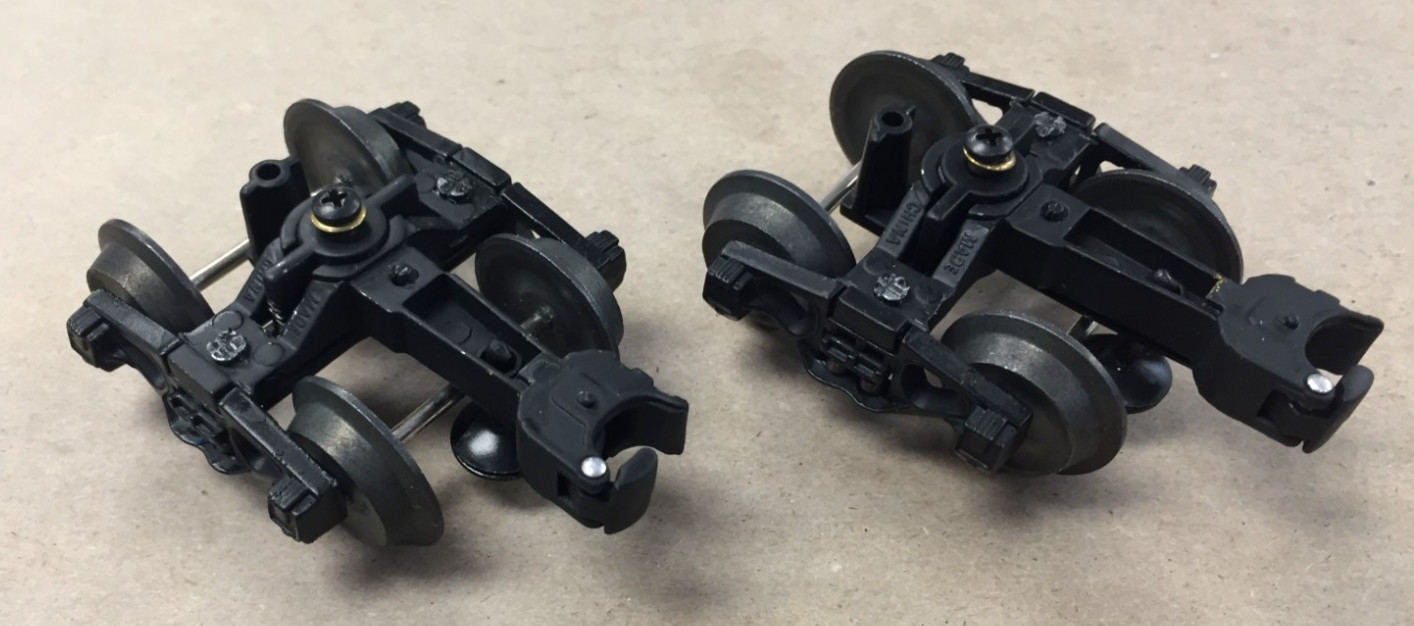LIONEL DIECAST "O" GAUGE SPRUNG METAL COUPLER TRUCK  PAIR OF 2 -  MAKE OFFERS!!!