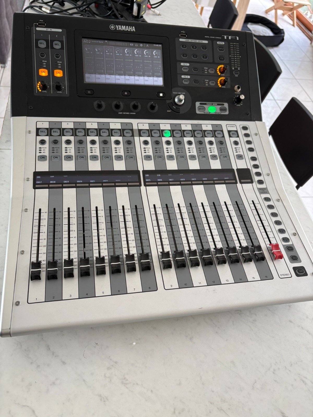 Yamaha TF1 Mixer