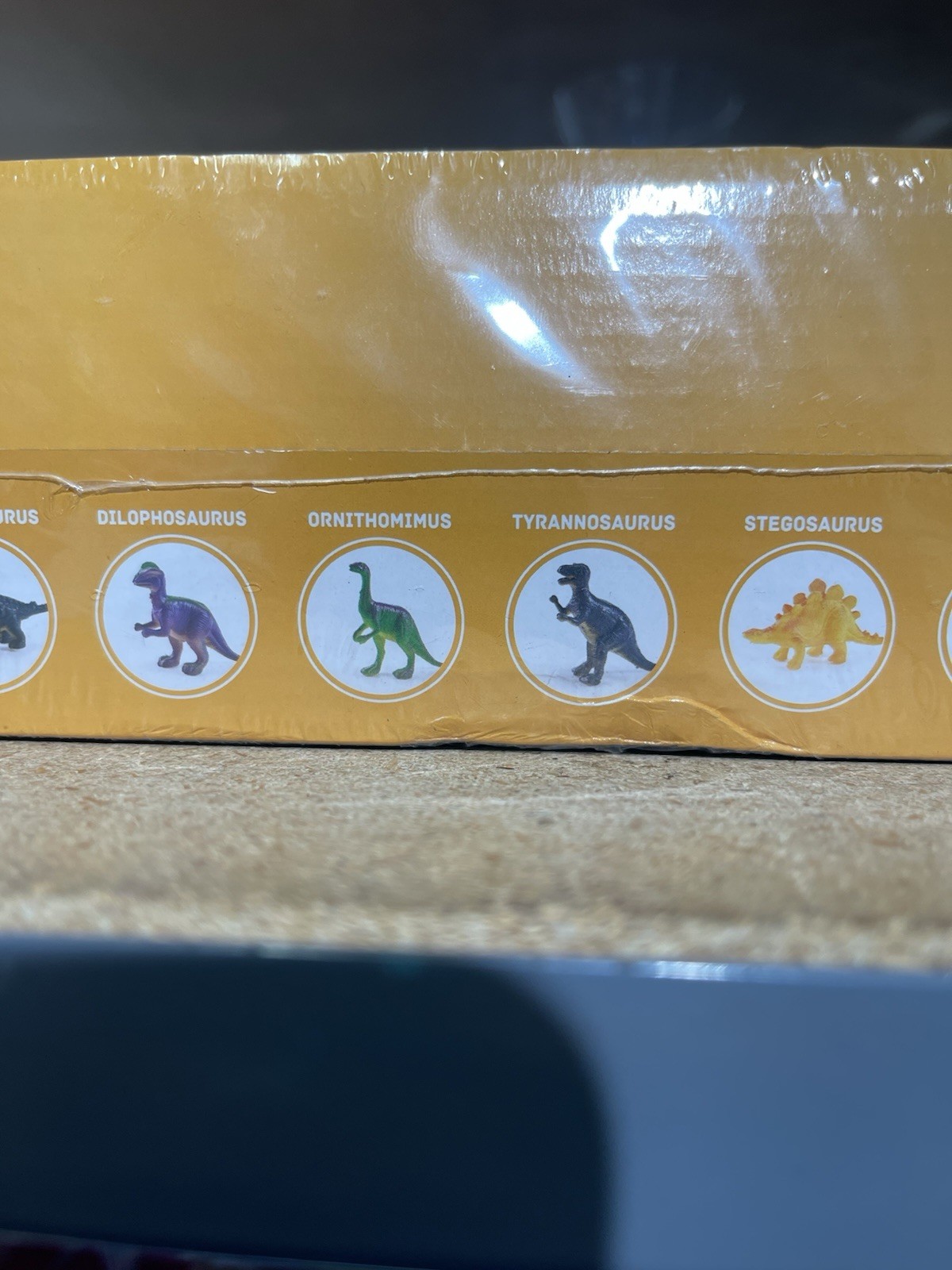 Dan & Darci Dig A Dozen Dino Eggs - 12 Different Dinosaur Models