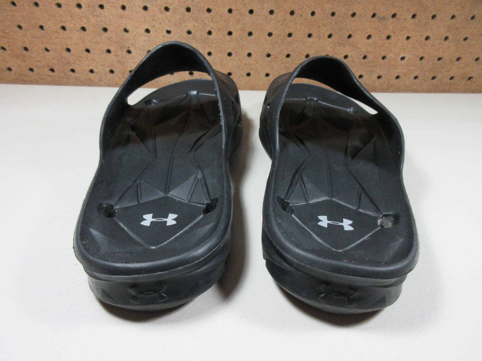 Under Armour mens solid black Locker Room slide sandals 11 M EUC