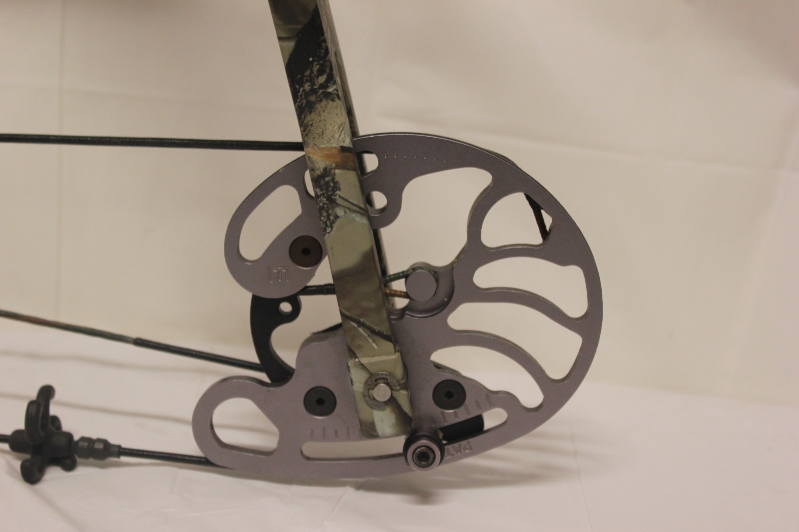 Bowtech Tomkat RH Compound Bow 70 LBS Camo