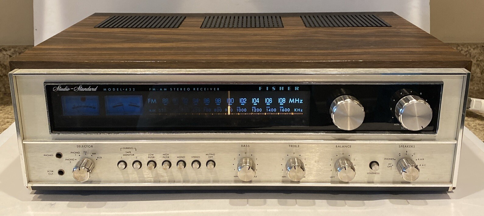 Fisher Receiver Studio AM FM Standard Model 432 Turns On For Repair Untested