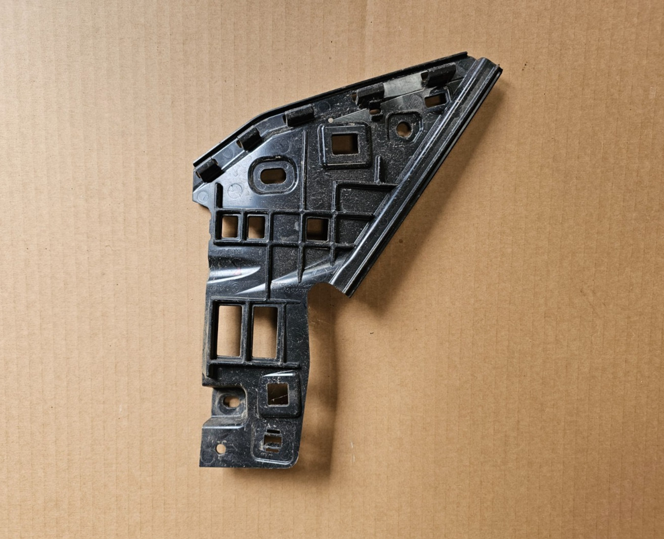 BMW i3 A-Pillar Bracket Right Side 2019 LCI 7453552