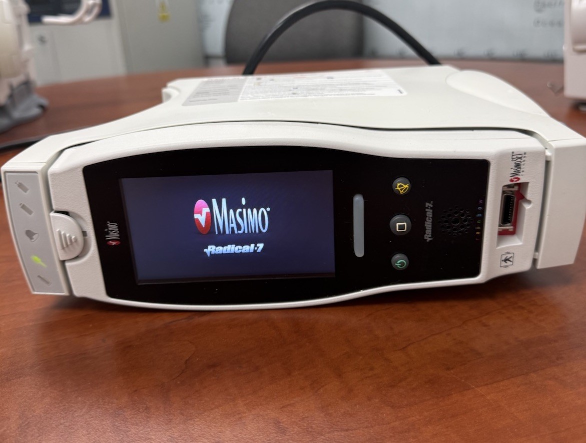 Masimo Radical 7 Rainbow Pulse Oximeter Bedside with Docking Station, Tested