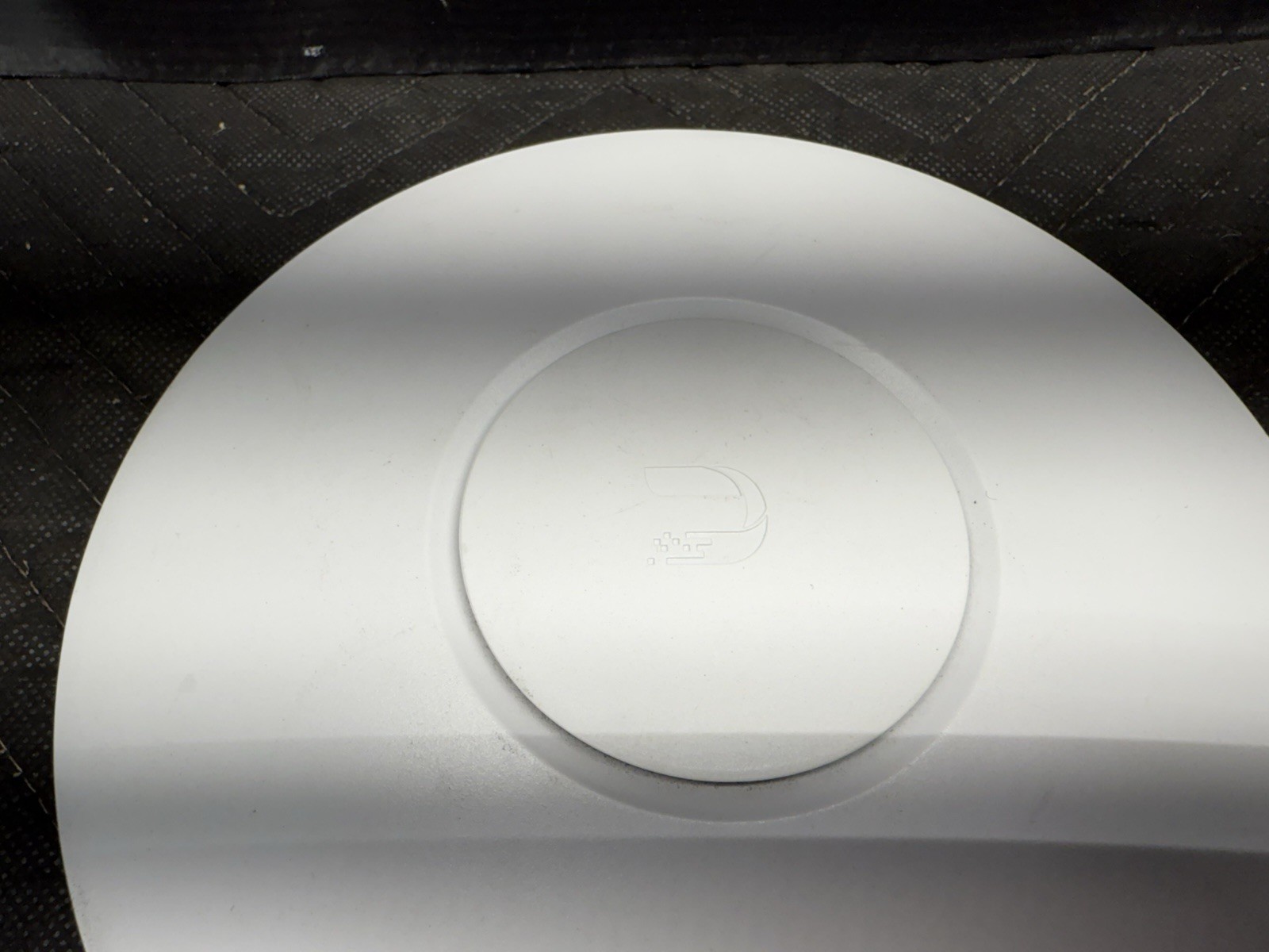 2 Ubiquiti Networks UAP-LR Wi-Fi System Long Range Network Access Point 1wallmt