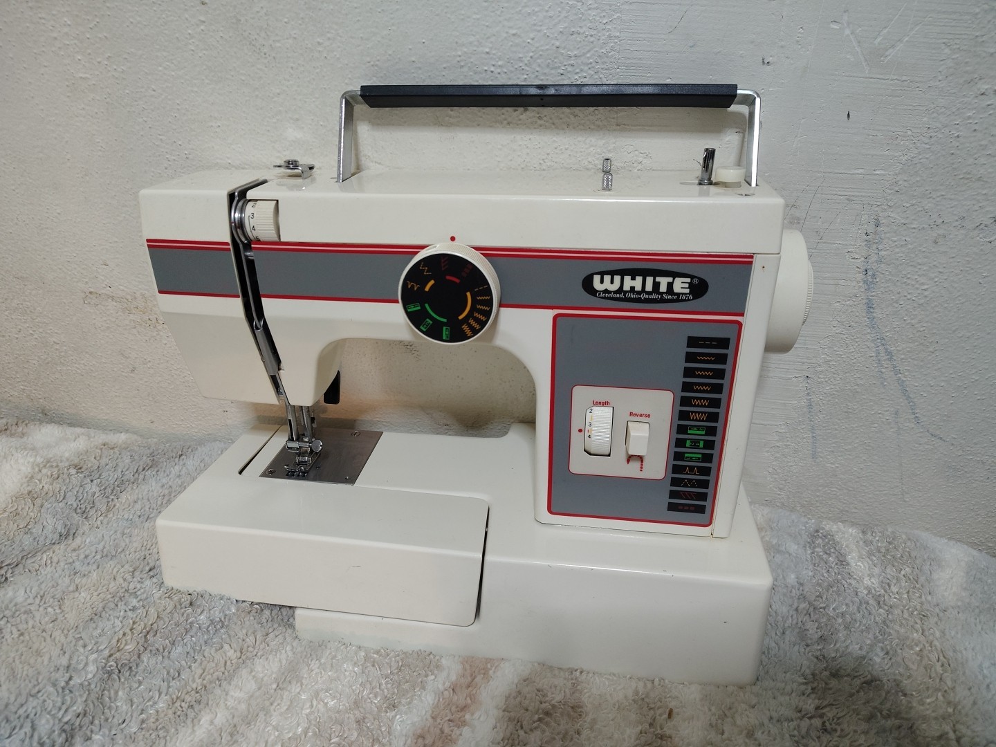 Vintage White Company Sewing Machine Model 1477 With Pedal Works