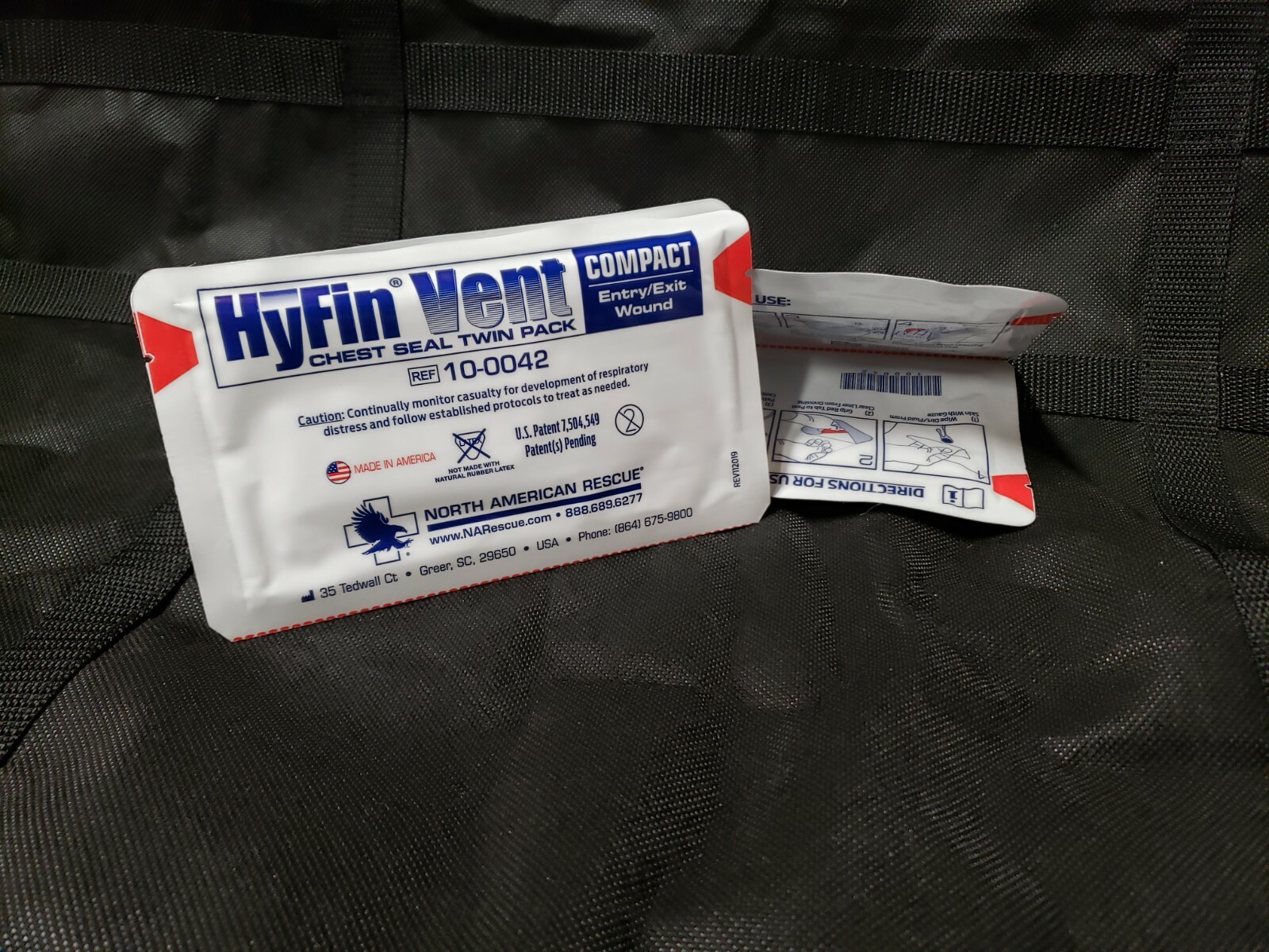 2 NAR HyFin Twin Chest Seal Compact & Vented