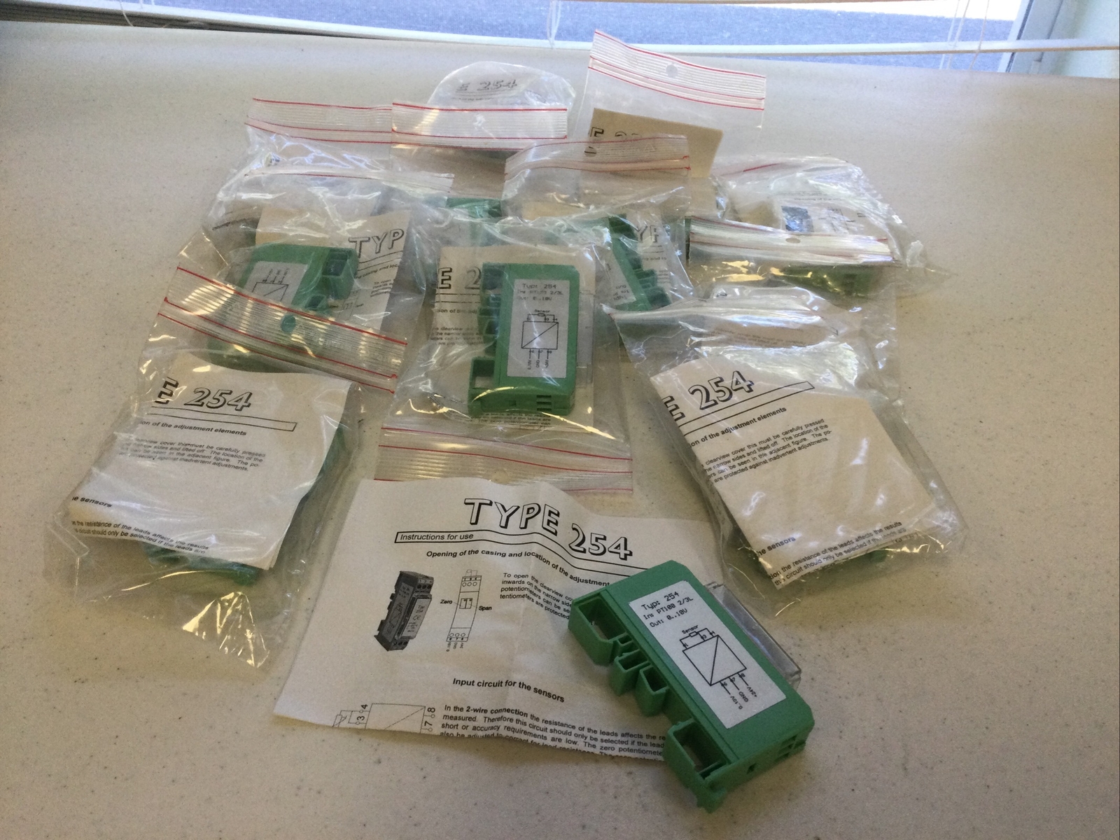 NEW LOT OF 12 WIKA TYPE 254 PT100 TEMPERATURE TRANSMITTER -50..50C, FREE SHIP