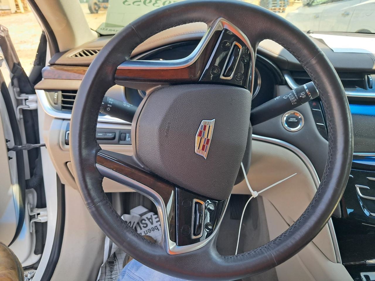 XTS 2016 Glove Box 4793943