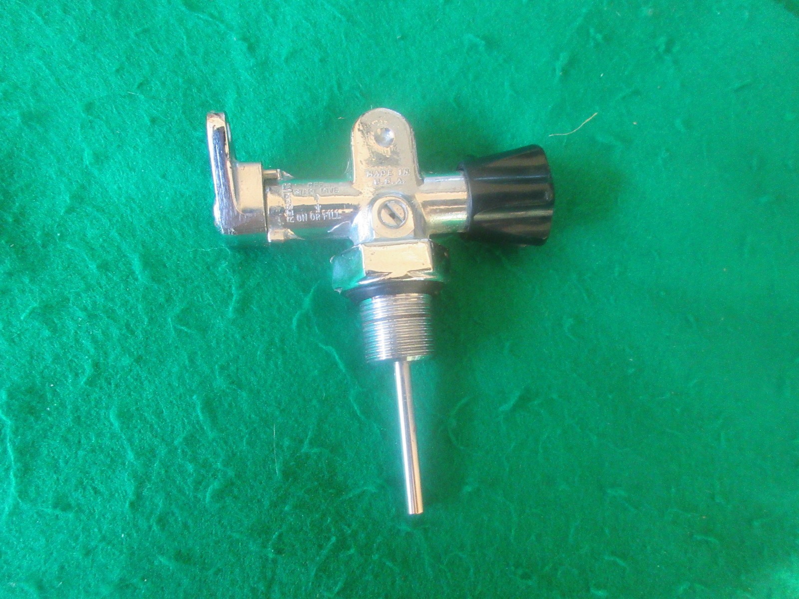 VINTAGE SCUBA TANK (J) VALVE U.S.A.