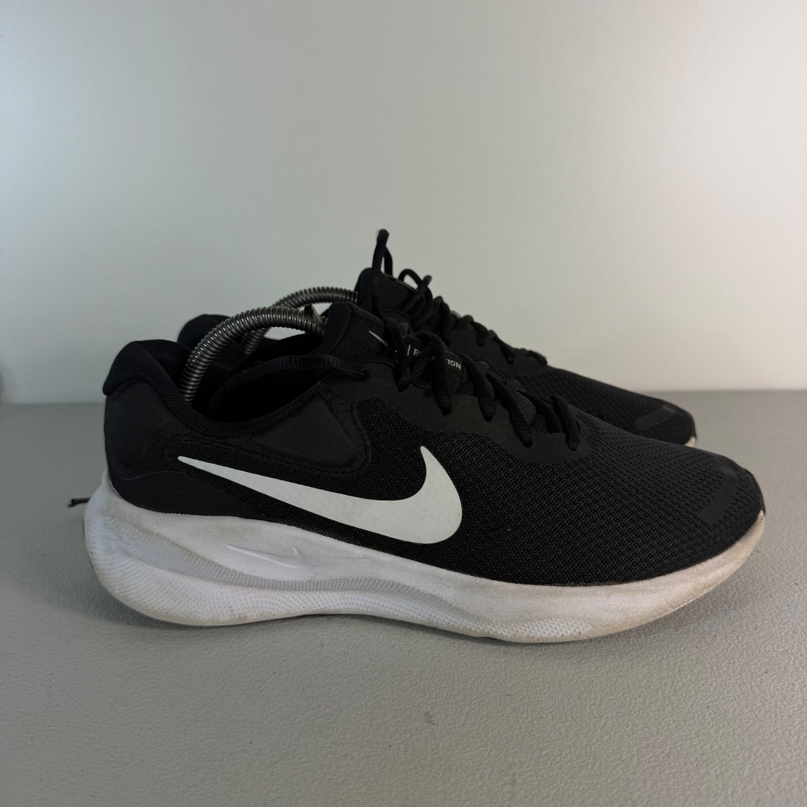 Nike Revolution 7 Black Athletic Running Shoes Men's US 9.5 UK 8.5 EU 43
