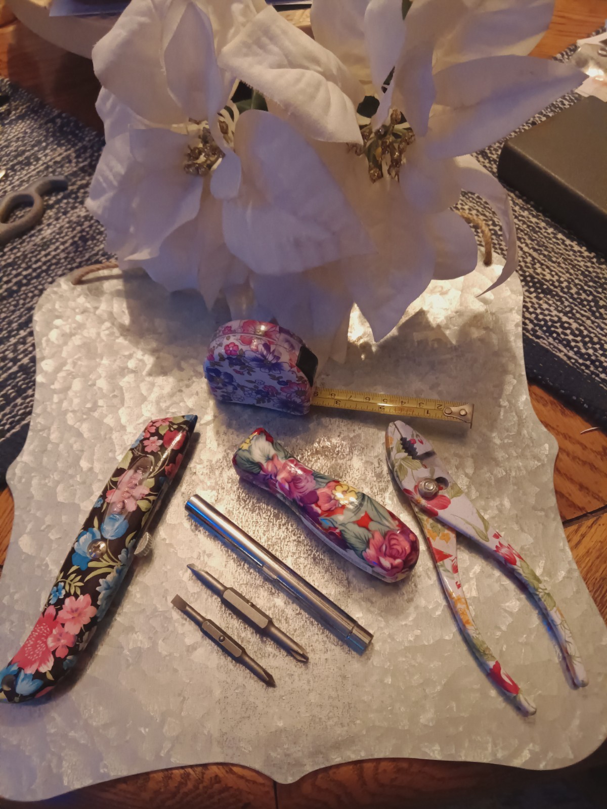 JUST FOR HER! 4PC HAND TOOL SET with Floral Design -Brand New