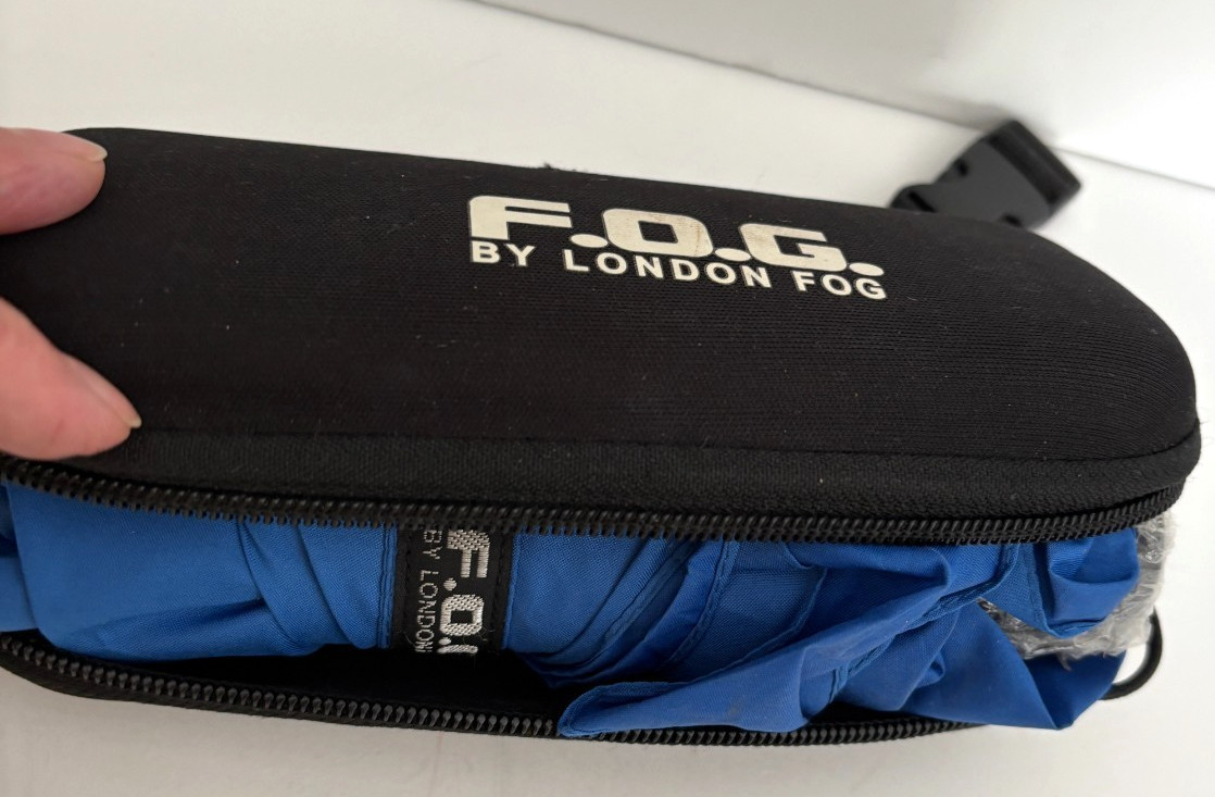 New FOG By LONDON FOG  Royal Blue UMBRELLA 7" Black Zip Hard CASE Folding Travel