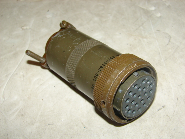 ITT CANNON 057-3263-000 9842 CONNECTOR/PLUG ***XLNT***