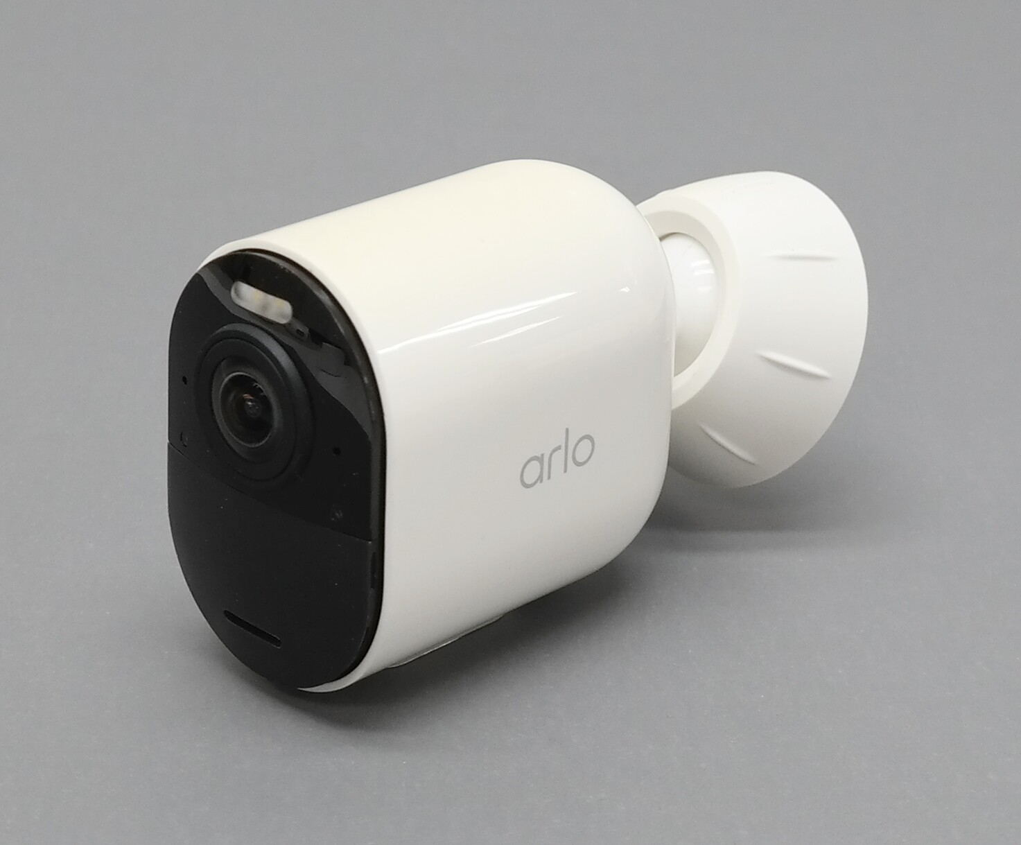 Arlo Ultra 2 VMC5040 4K Ultra UHD Wire-Free Security Camera