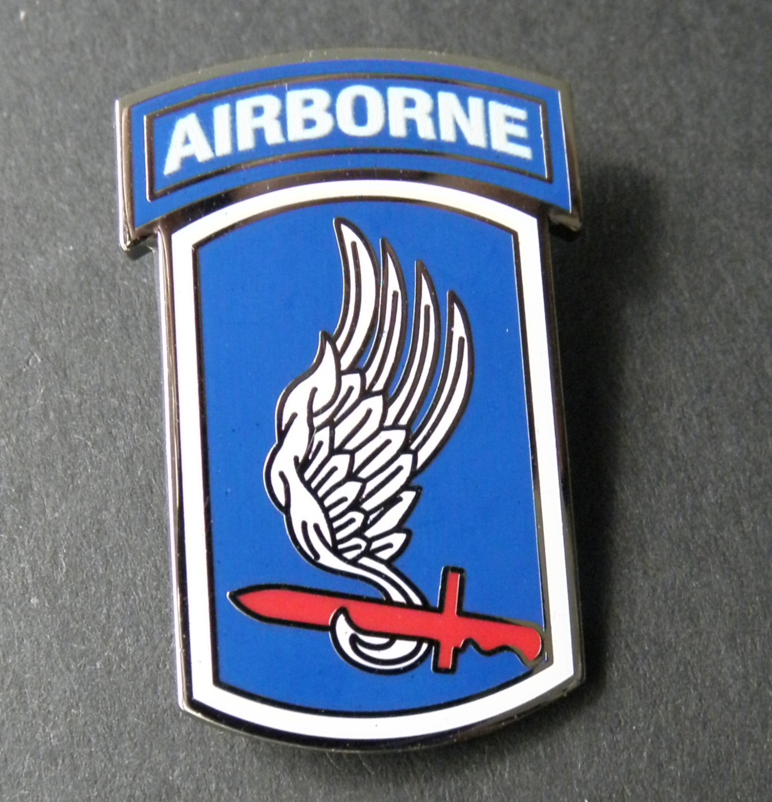 US ARMY 173rd AIRBORNE BRIGADE LAPEL HAT PIN BADGE 1.5 X 1 inches