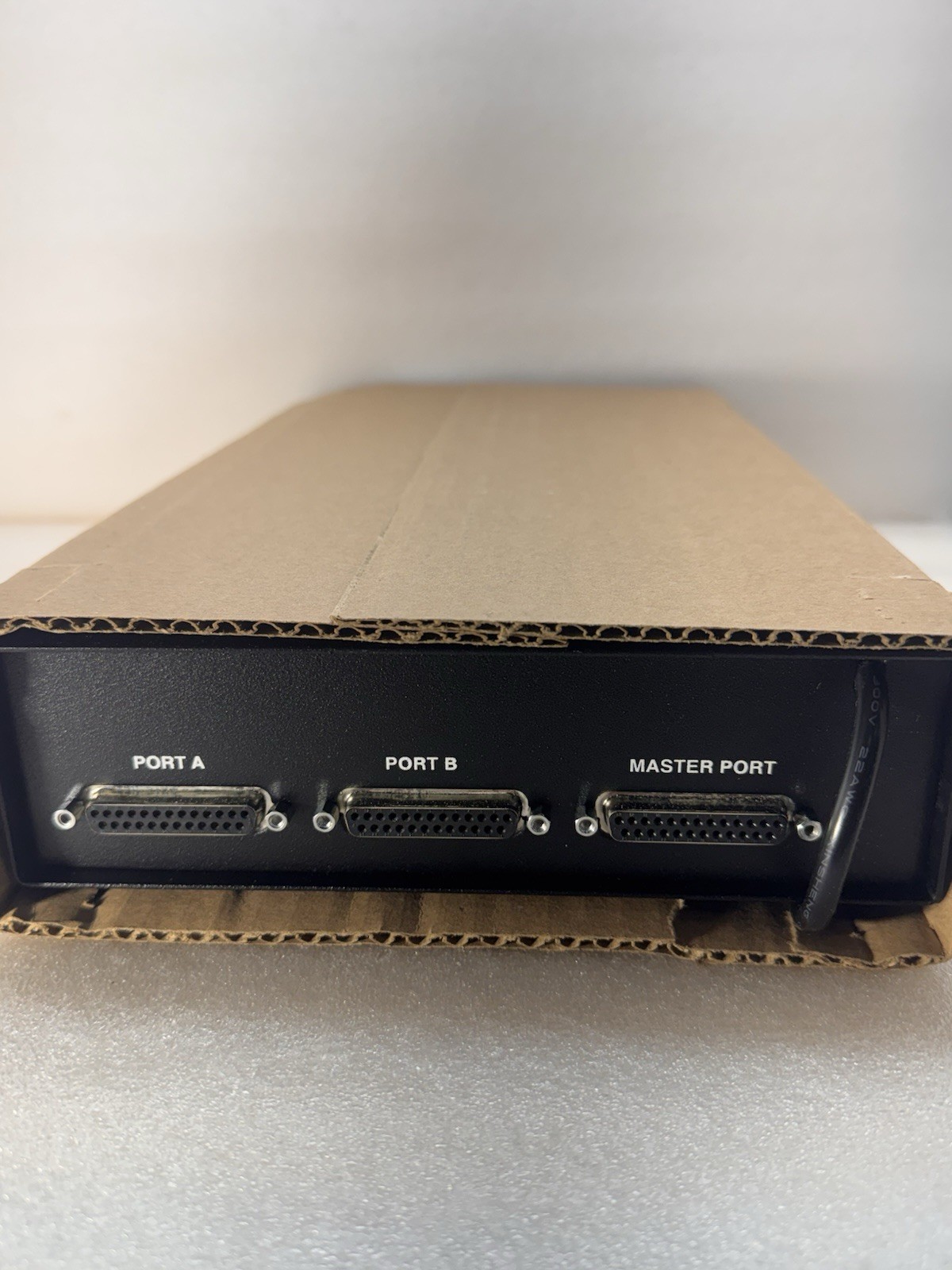 BLACK BOX Network Services RS-232 DATA SHARER-2 Model TL601A-R2 W/Cables